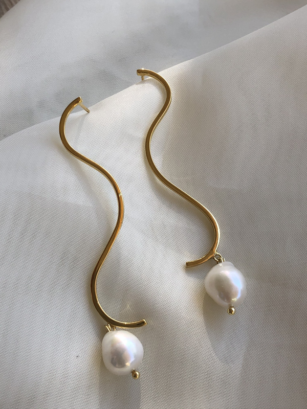 Flow Pearl Earrings